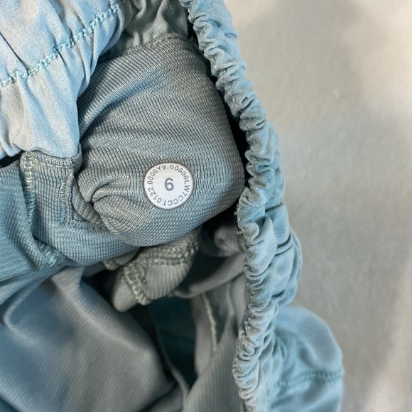 Lululemon Hotty Hot Low-Rise Lined Short - Picture 11 of 11